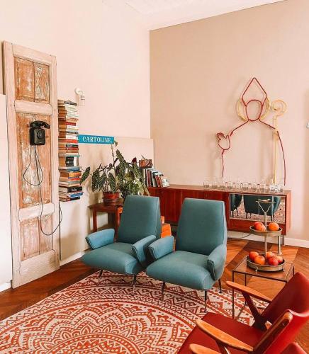 a living room with two chairs and a fireplace at Accademia 39 in Sorrento