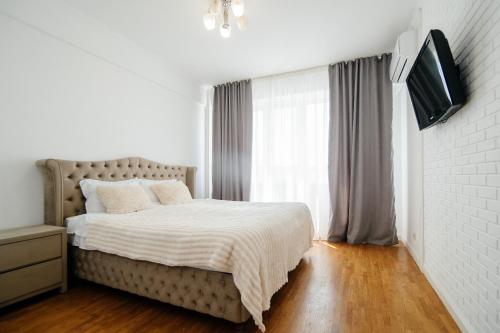Postel nebo postele na pokoji v ubytování MiMi Rent & Lev Tolstoi Apartaments