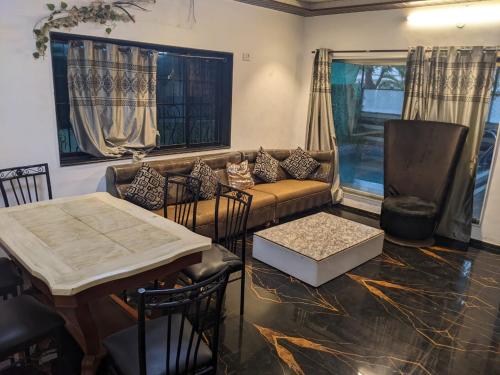 Fotografie z fotogalerie ubytování Ivy Dreams Villa, 4 BHK with Indoor Pool, Tungarli, Lonavala v destinaci Lonavala