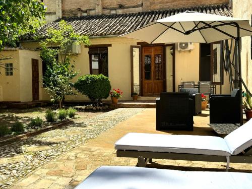 Casa junto a la Alhambra con vistas y jardín privado