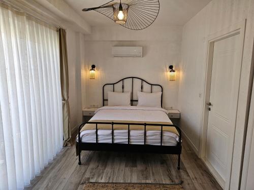 Postel nebo postele na pokoji v ubytování Kuğu Urla