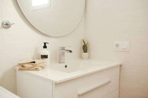 Modern flat with Montgo view
