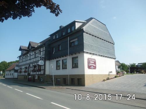 a building on the side of a street at Gasthof zum Österntor in Medebach