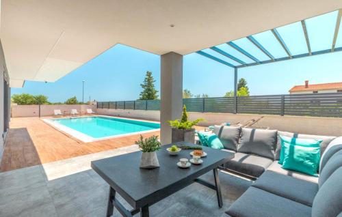Villa Bellatrix in Fažana with beach front and sea view