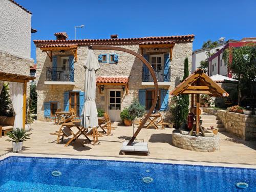 Villa con piscina y casa en Kuğu Urla, en Urla