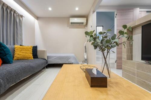 Great access to USJ and Dotonbori! Up to 8 people can stay NETFLIX