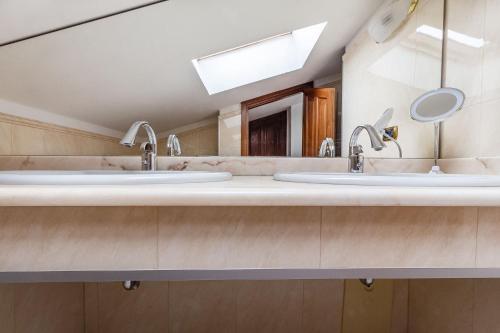 Bagno di Exclusive Roth Apartments