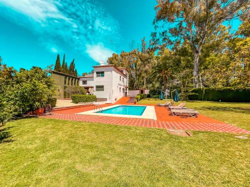 Gran villa con piscina cerca de Puerto Banús