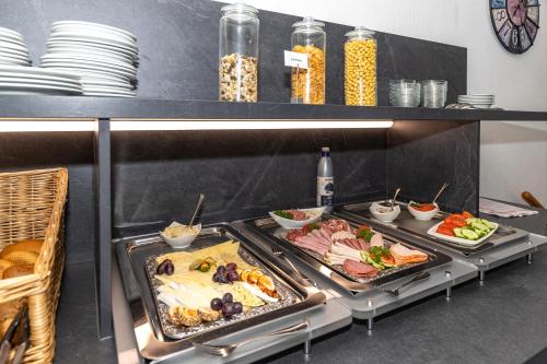 Makanan di atau berdekatan hotel