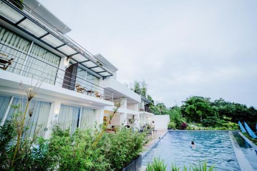 Bazén v ubytování Ocean Suites Bohol Boutique Hotel nebo v jeho okolí