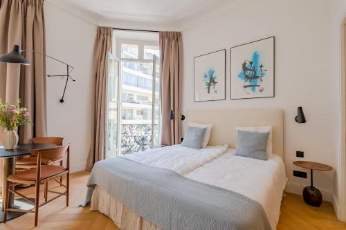 La Guitare 23 - Large modern studio with balcony in center of Cannes, just behind Grand Hotel