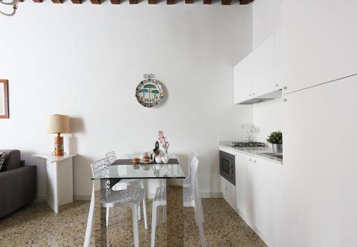 GuestHost - Casa del Mandolino - Cozy Apt near the Station! photo 10