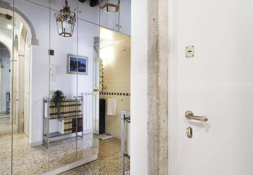 GuestHost - Casa del Mandolino - Cozy Apt near the Station! photo 9