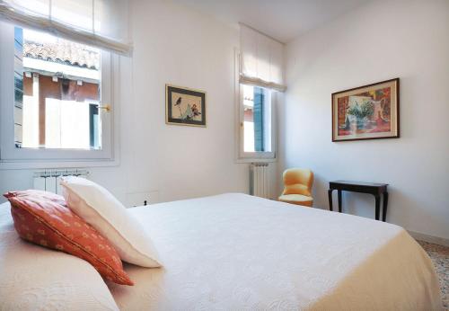 GuestHost - Casa del Mandolino - Cozy Apt near the Station! photo 8