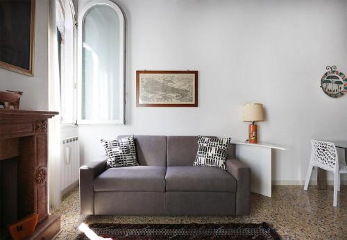 GuestHost - Casa del Mandolino - Cozy Apt near the Station! photo 11