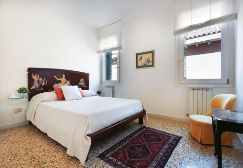 GuestHost - Casa del Mandolino - Cozy Apt near the Station! photo 3