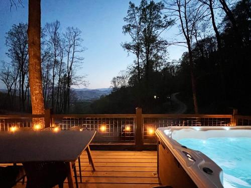 Kolam renang di atau dekat dengan The Glamping Collective