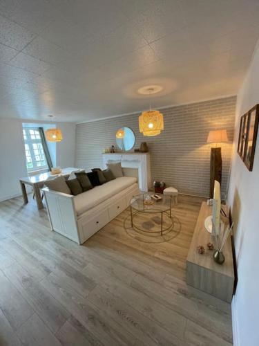 Photo de la galerie de l'établissement T2 hyper centre place du marché 4 places, à Lamballe