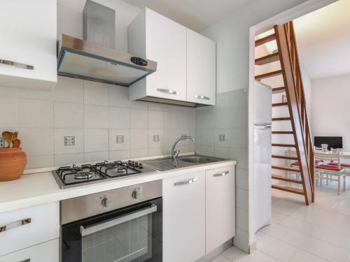 Η κουζίνα ή μικρή κουζίνα στο Apartment Soppalco 18 by Interhome