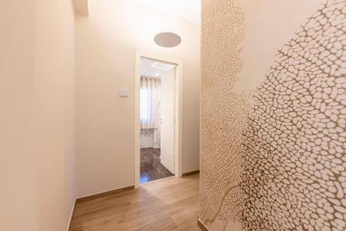 a hallway with a wall with a pattern on it at TENUTA FOGLIANI Resort & Natural Spa in Visciano