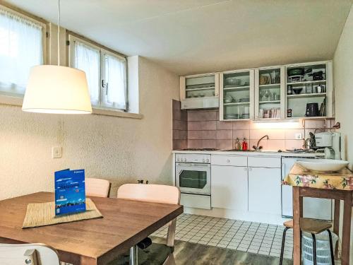 Køkken eller tekøkken på Apartment Helene Apt- Hella by Interhome