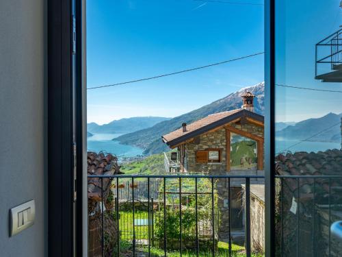 een uitzicht vanuit het raam van een huis bij Holiday Home Marcello by Interhome in Sueglio