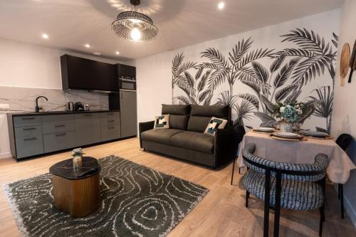 Rez de chausse dans une rue pavee 4 pers Nation