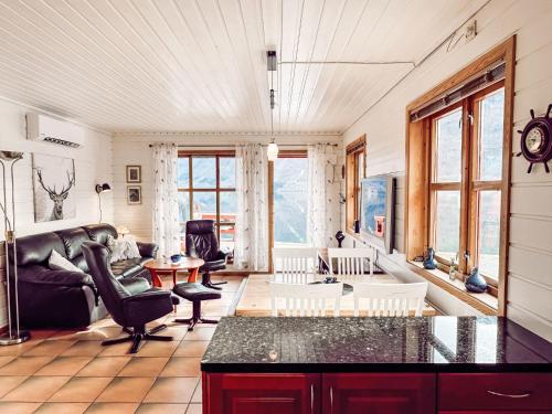 een woonkamer met een bank en een tafel bij Holiday Home Elghytta - FJS006 by Interhome in Balestrand