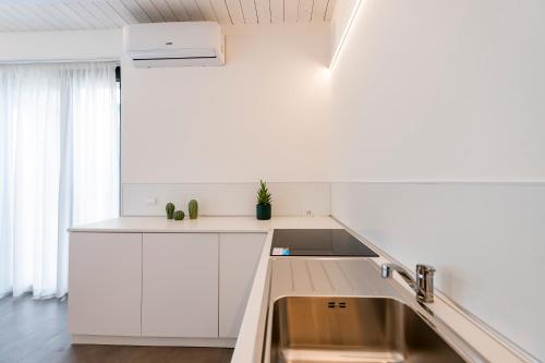 Η κουζίνα ή μικρή κουζίνα στο Central and Modern Studio with Terrace!