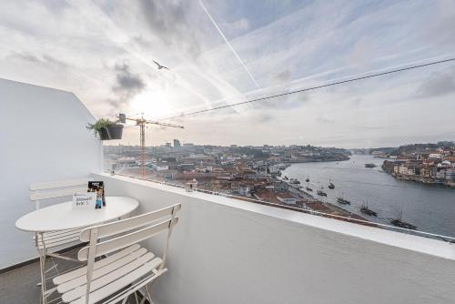 a white balcony with a table and a view of the water at GuestReady - Port Studio 2 in Bandeira
