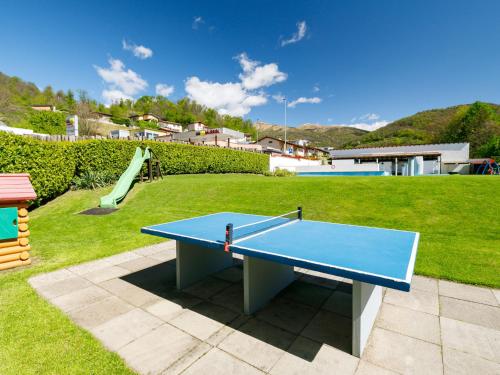 Stolní tenis v ubytování Apartment Villaggio Sureggio C7 mit TicinoTicket by Interhome nebo okolí