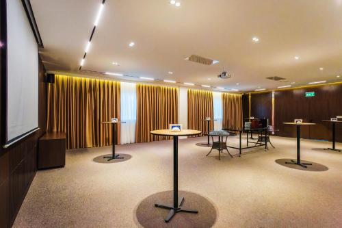 Бизнес-центр и/или конференц-зал в Radisson Blu Hotel, Tashkent