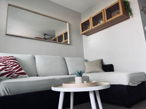 Posezení v ubytování Le Dauphin - 150m de la plage - Piscine -