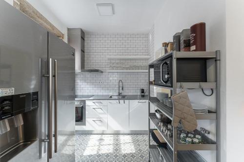 GuestReady - Modern Duplex, Neo-Classical Building