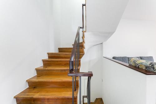 GuestReady - Modern Duplex, Neo-Classical Building