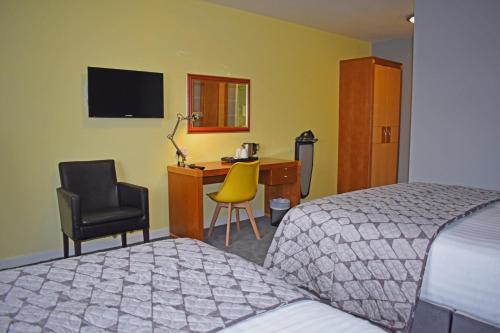 Katil atau katil-katil dalam bilik di Quality Hotel Coventry