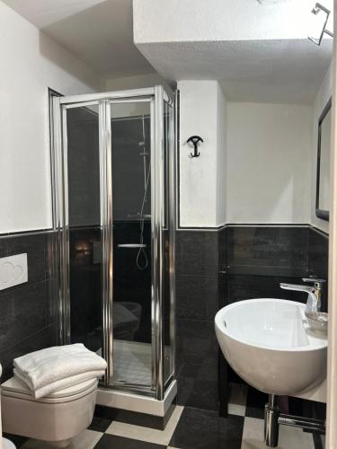 a bathroom with a shower and a toilet and a sink at Affittacamere 4 bassotti in Monterosso al Mare