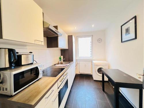 A kitchen or kitchenette at Central City West 3