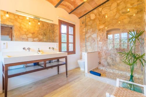 a bathroom with a sink and a shower at Can Rosillo in Llucmajor