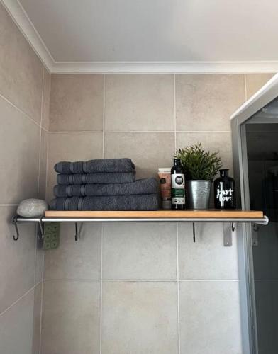 a shelf in a bathroom with towels on it at Villa Alba in Aljezur