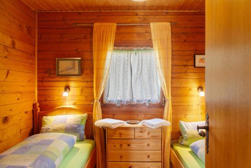 a bedroom with two beds in a log cabin at Grashäusl in Grainau
