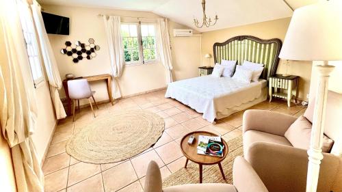 Postel nebo postele na pokoji v ubytování La Villa des Cannes