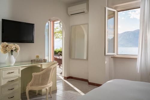 TV a/nebo společenská místnost v ubytování La Caletta Hotel Bolognese