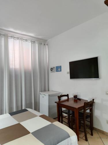 Televisyen dan/atau pusat hiburan di Bed and Breakfast Alberini