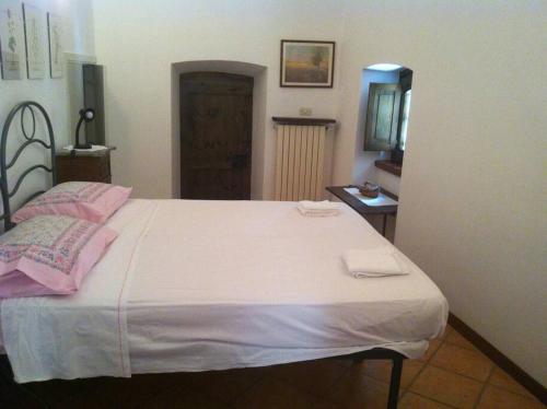 Giường trong phòng chung tại Al borgo dei Principi Pollica