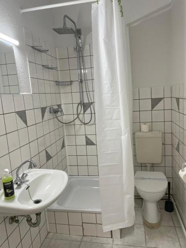 Koupelna v ubytování Monteurwohnungen Linden 30451