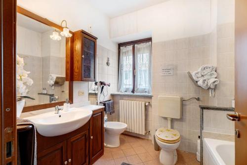 Ett badrum på Casa Perry - Lago Maggiore