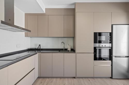 Kuchyň nebo kuchyňský kout v ubytování Sunny penthouse in Fuengirola by Costarentals - Ref 215