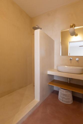 a bathroom with a sink and a mirror at Al Poggiale - Residenza Mediterranea in Porto Cesareo