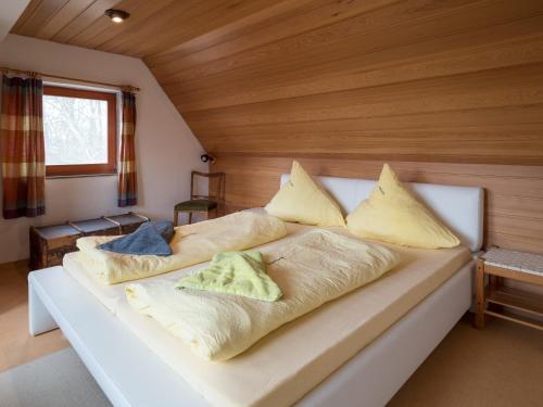 a bed with pillows on it in a room at Alte Wäscherei in Spiekeroog